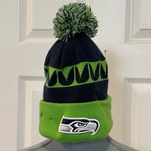 NEW ERA Seattle Seahawks‎ NFL Unisex Green Blue Sport Beanie Hat With Pompom OS